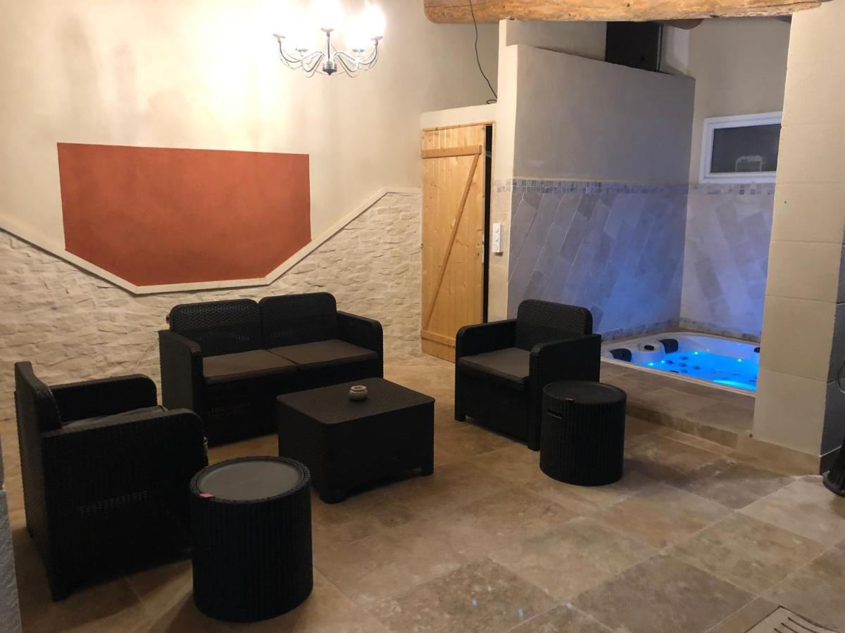 Au Milieu Des Piboules De Provence. Villa LʼIsle-sur-la-Sorgue Eksteriør bilde