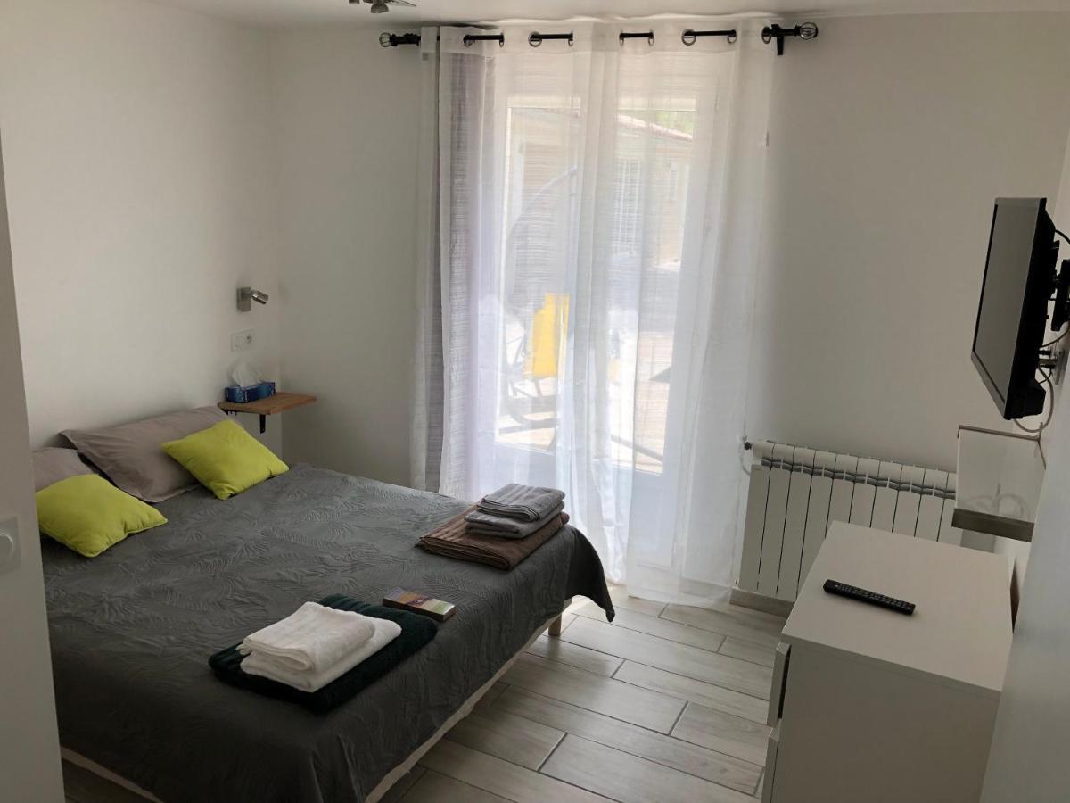 Au Milieu Des Piboules De Provence. Villa LʼIsle-sur-la-Sorgue Eksteriør bilde