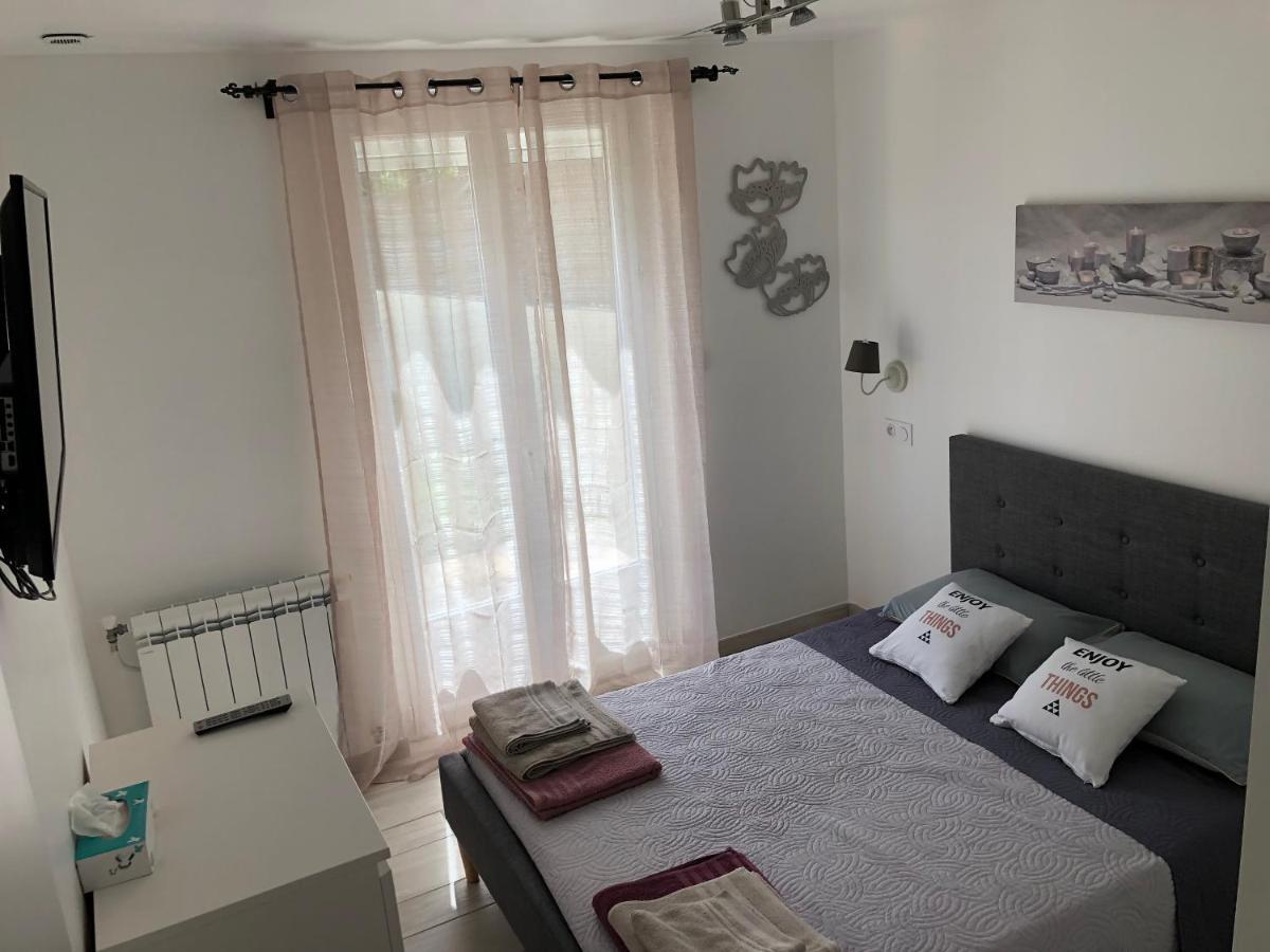 Au Milieu Des Piboules De Provence. Villa LʼIsle-sur-la-Sorgue Eksteriør bilde